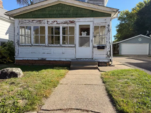915 4th ST S, Stillwater, MN 55082