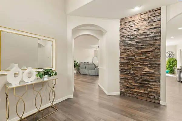 497 Charbonneau Dr, Richland, WA 99352