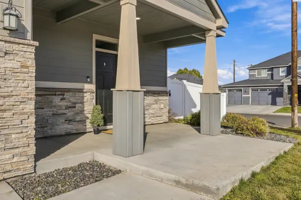 303 Jade Ave, Grandview, WA 98930