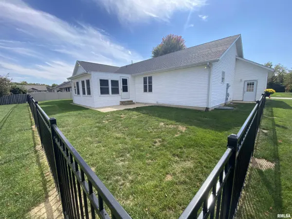 275 Meredith DR, Sherman, IL 62684