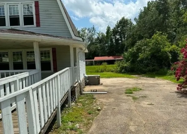565 Brattontown Cir, Lafayette, TN 37083