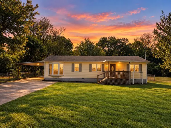 1020 Emerson St, Manchester, TN 37355
