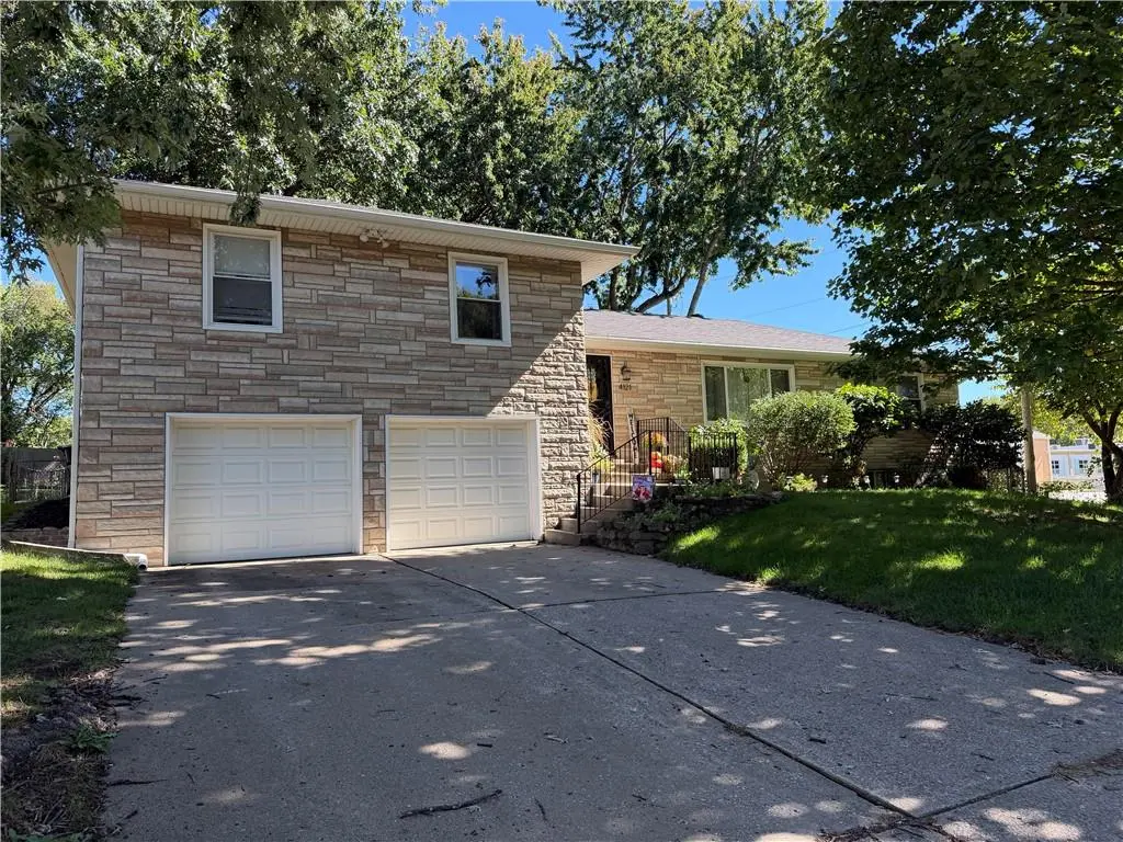 4121 N Briarcliff RD, Kansas City, MO 64116