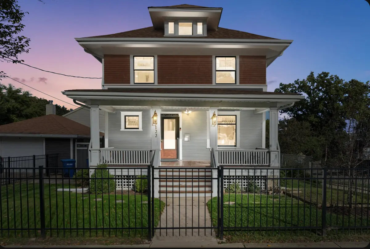 122 S 5th ST, St. Charles, IL 60174