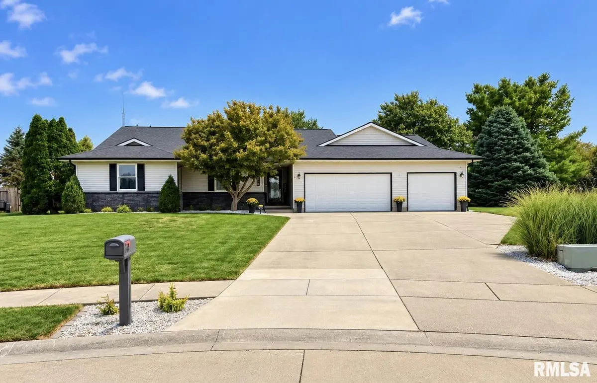 148 PARKWAY DR, Chatham, IL 62629