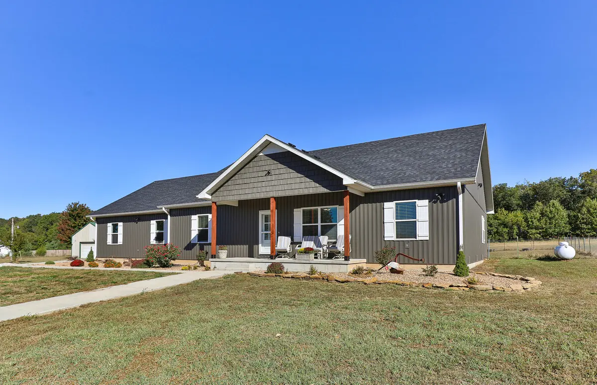 779 E 446th RD, Bolivar, MO 65613