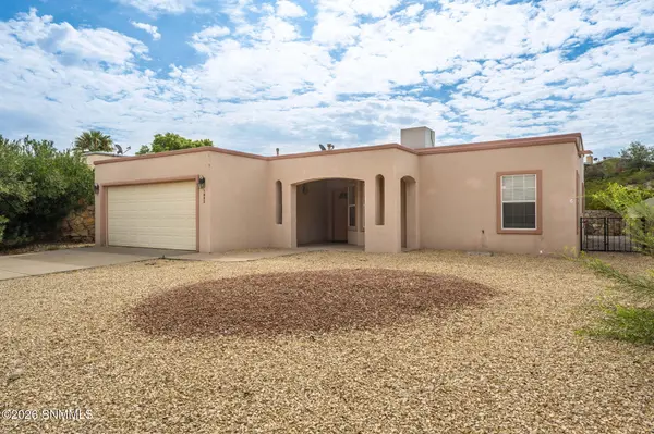 1982 Bentley DR, Las Cruces, NM 88001
