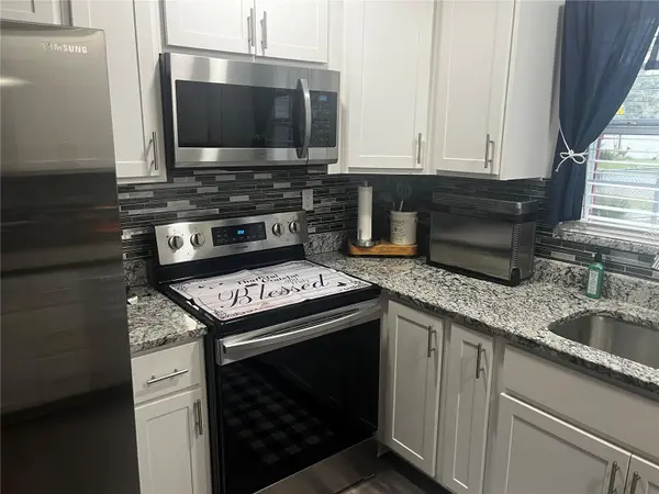 4852 18TH ST, Zephyrhills, FL 33542