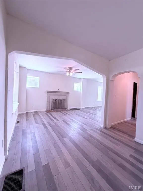 4250 E Kossuth AVE, St Louis, MO 63115
