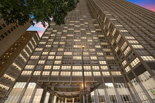 655 W IRVING PARK RD #2012, Chicago, IL 60613