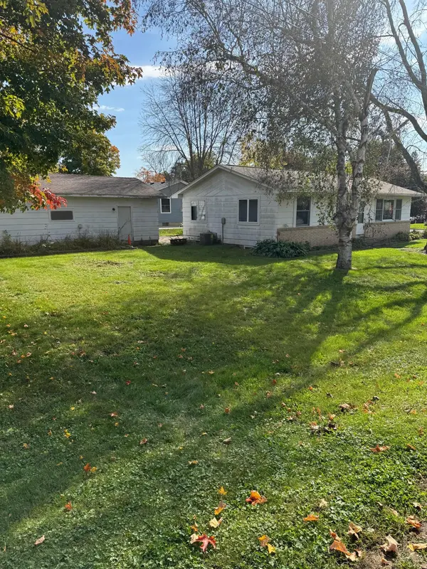 211 4th AVE SW, Pine Island, MN 55963
