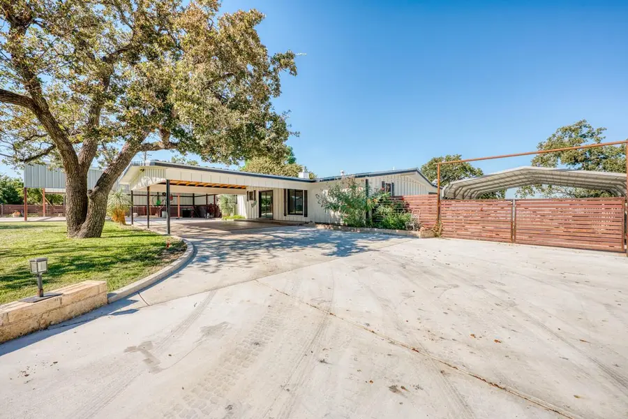 106 Pebble CIR, Buchanan Dam, TX 78609