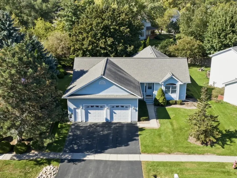 2001 Red Barn RD, Woodstock, IL 60098