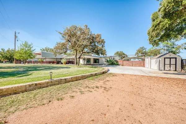 106 Pebble CIR, Buchanan Dam, TX 78609