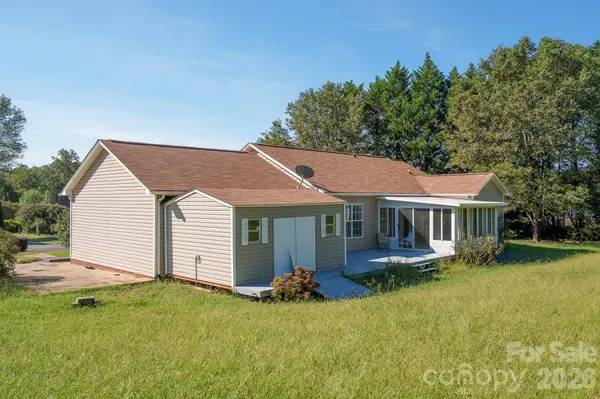 2065 Gary LN, Hickory, NC 28602