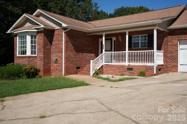 2065 Gary LN, Hickory, NC 28602