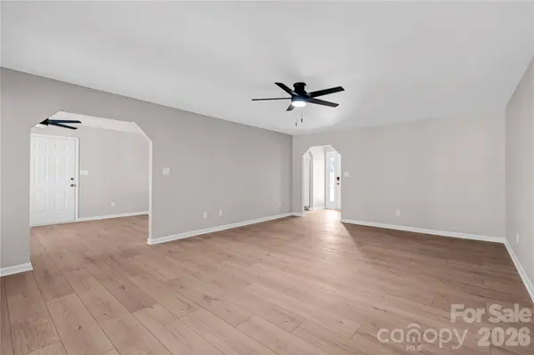 2065 Gary LN, Hickory, NC 28602