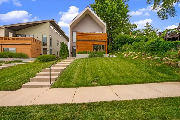 2549 Tracy AVE, Kansas City, MO 64108