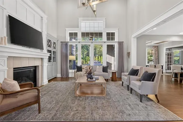 5008 W 141st TER, Leawood, KS 66224