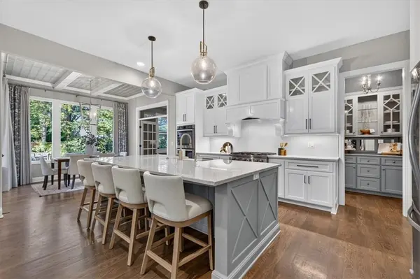5008 W 141st TER, Leawood, KS 66224