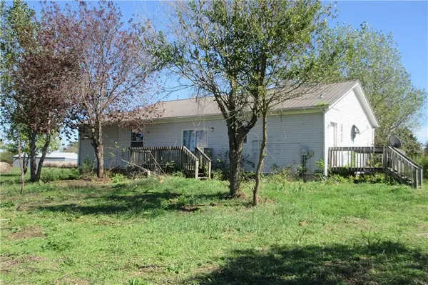 37780 Pleasant Valley RD, Osawatomie, KS 66064