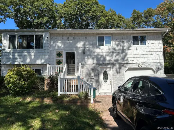 39 W Willow ST, Brentwood, NY 11717