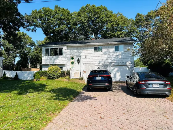 39 W Willow ST, Brentwood, NY 11717