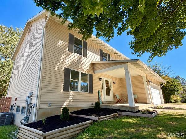 920 Blake CT, St Peters, MO 63376