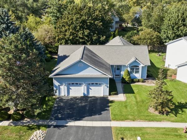 2001 Red Barn RD, Woodstock, IL 60098