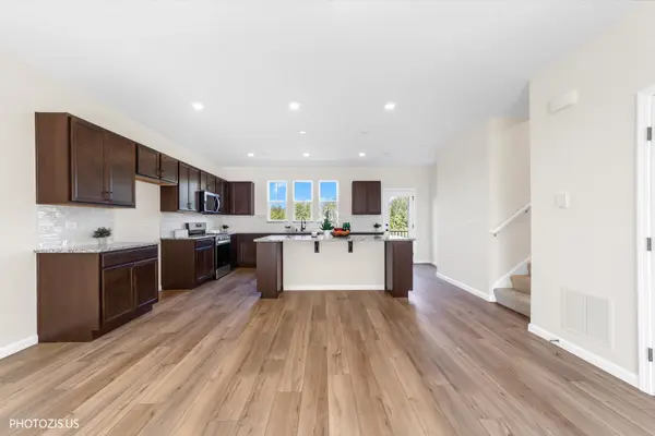 212 Mountain Interval RD #06325, Schaumburg, IL 60193