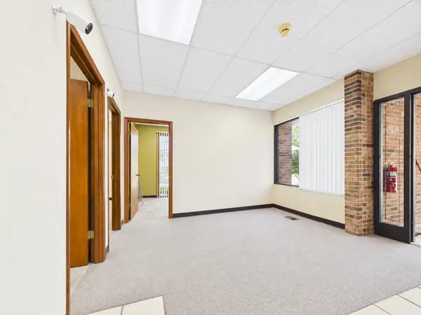 501 W Ogden AVE #4, Hinsdale, IL 60521