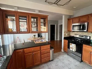 5726 N Mozart ST #2B, Chicago, IL 60659