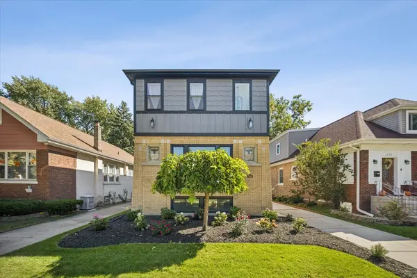 7048 26th Pkwy, Berwyn, IL 60402