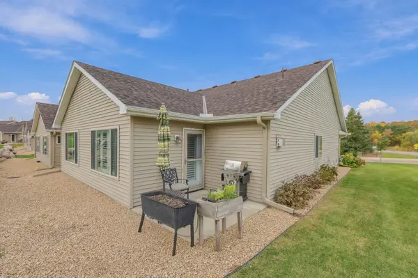 6055 Iris LN, Rockford, MN 55373