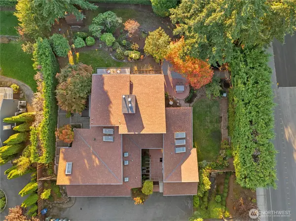 8619 NE 24th ST, Clyde Hill, WA 98004