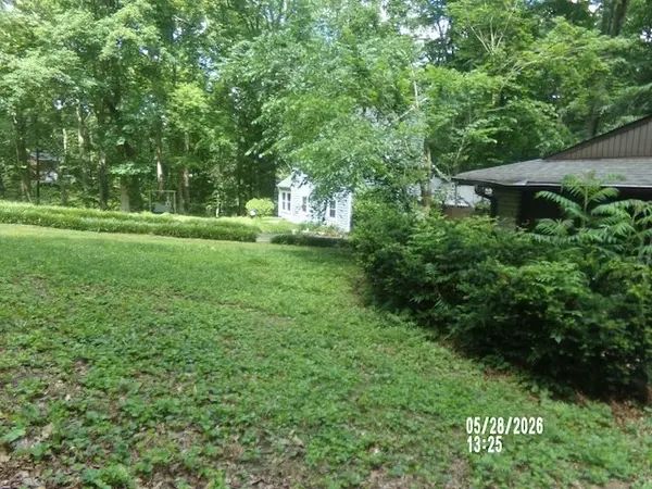 2103 Lambert Dr, Westmoreland, TN 37186