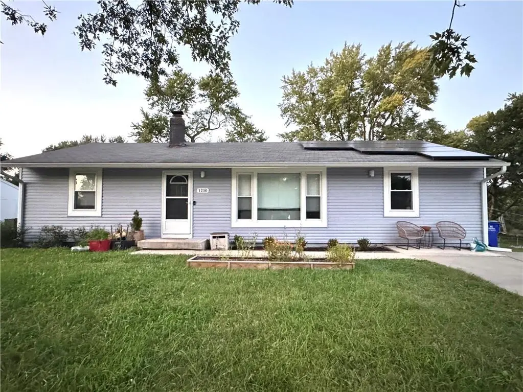 1210 NE Shady Lane DR, Gladstone, MO 64118