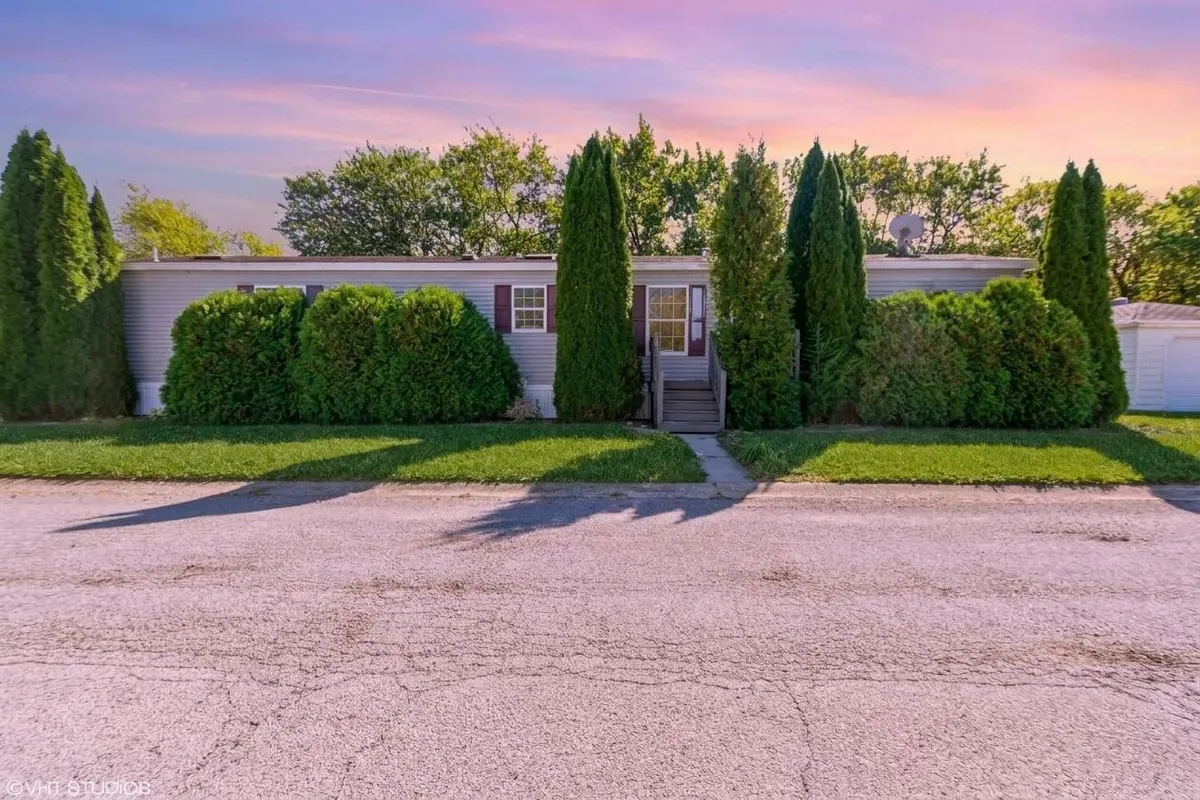 185 Whipporwill DR, Beecher, IL 60401