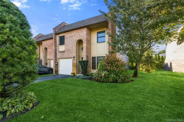 148 Southgate CIR, Massapequa Park, NY 11762