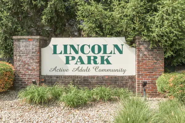 1031 Lincoln Park West DR, Greenwood, IN 46142