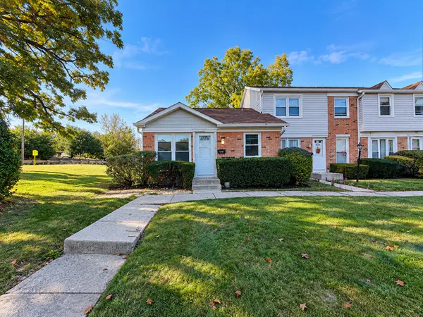 1051 ASHTON CT #1051, Streamwood, IL 60107