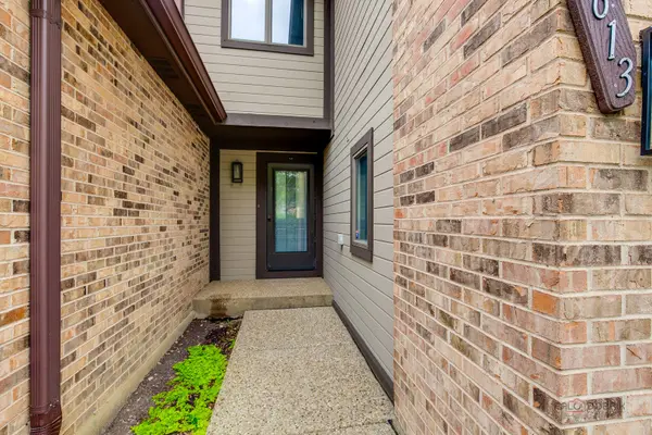 1613 Pebble Beach DR, Hoffman Estates, IL 60169