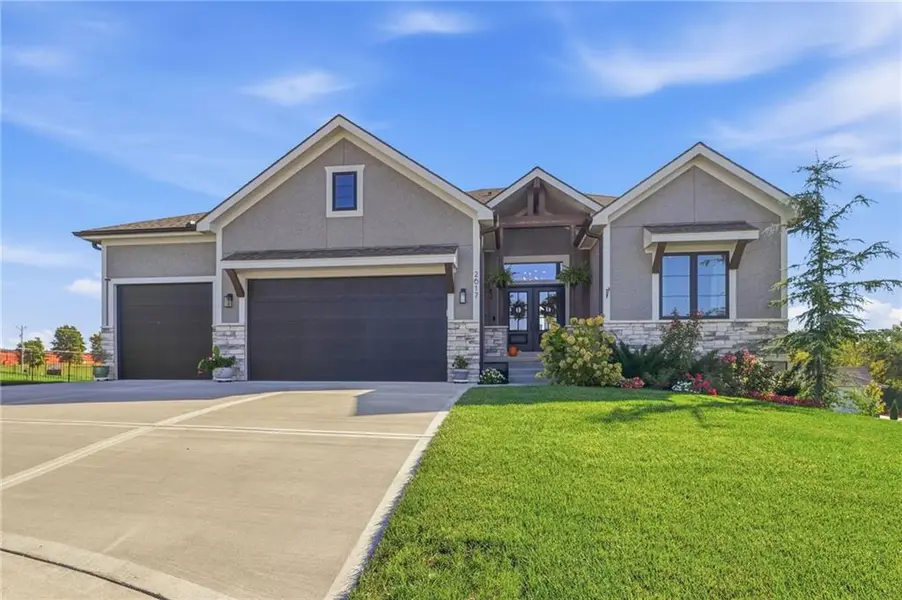 2617 NE Amanda LN, Blue Springs, MO 64029
