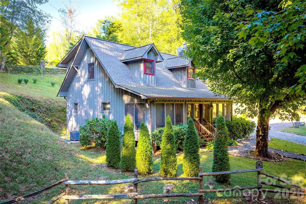 28 Froggy Bottom TRL, Canton, NC 28716
