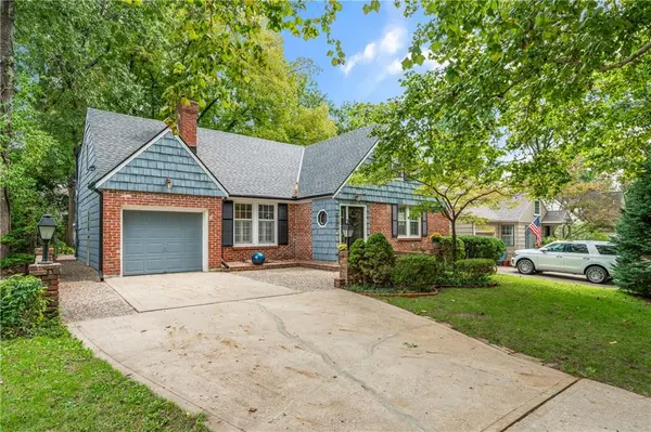 5307 Aberdeen RD, Fairway, KS 66205