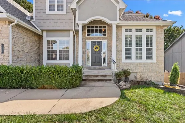 15815 E 76th ST, Kansas City, MO 64139