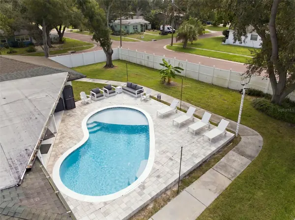 330 PATICA RD NE, St Petersburg, FL 33702