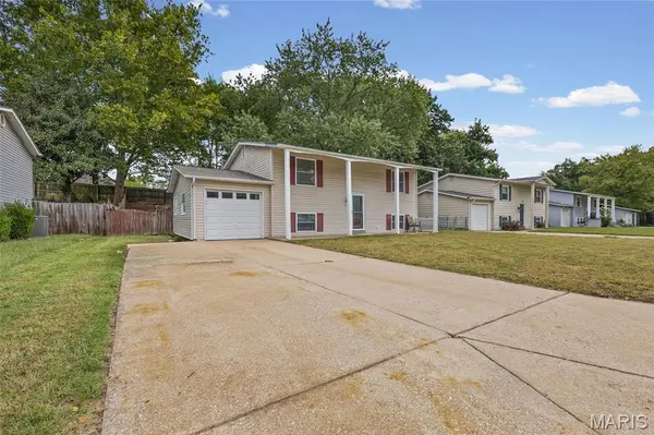 510 Keeney DR, St Charles, MO 63304