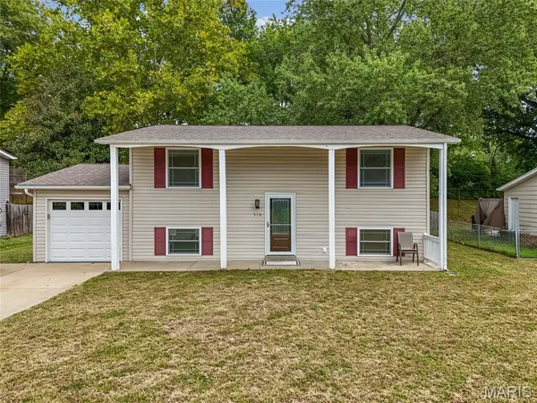 510 Keeney DR, St Charles, MO 63304