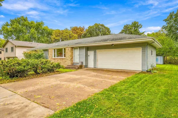 5230 Oconnell DR, Mounds View, MN 55112